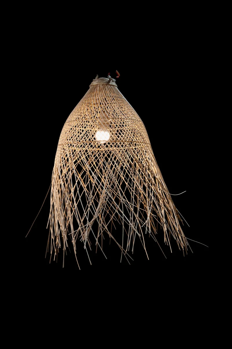 Suspension en rotin tressé de forme conique avec franges, Décors & Bois Guadeloupe