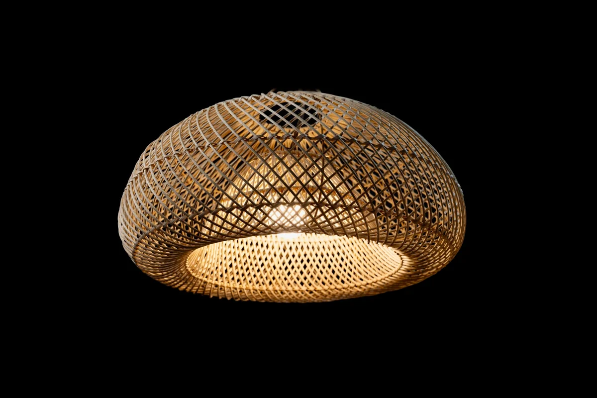 Suspension en rotin tressé en forme de dôme arrondi, Décors & Bois Guadeloupe